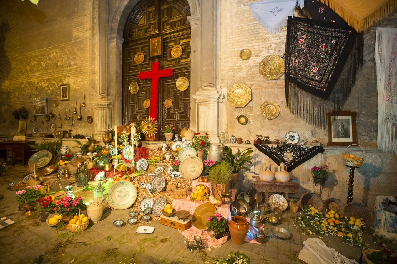 Primer premio de calles y plazas para la Hermandad del Nazareno y la Merced (plaza Luis Rosales)