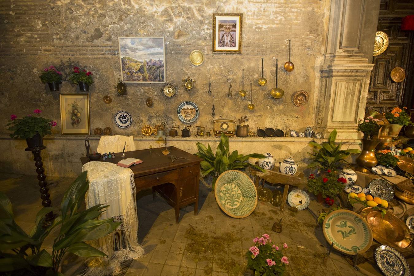 Primer premio de calles y plazas para la Hermandad del Nazareno y la Merced (plaza Luis Rosales)