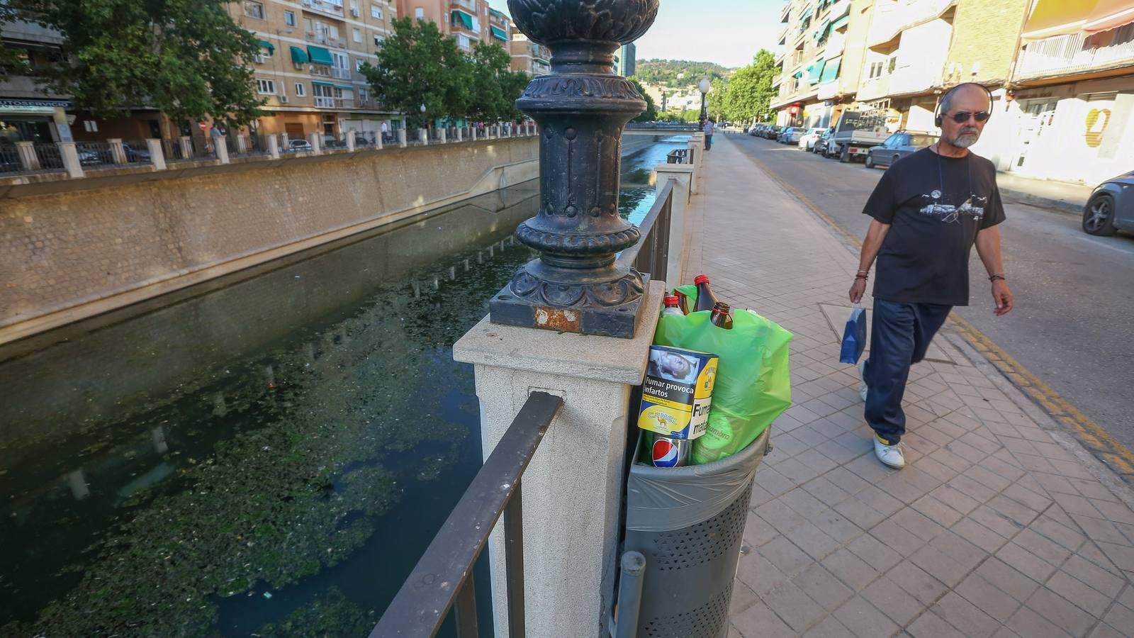 Un río de mosquitos y suciedad en Granada