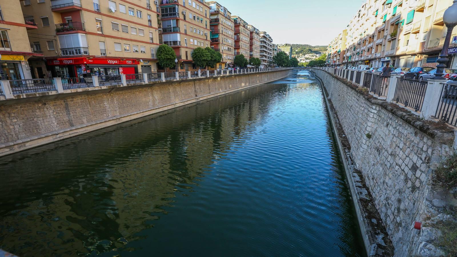 Un río de mosquitos y suciedad en Granada