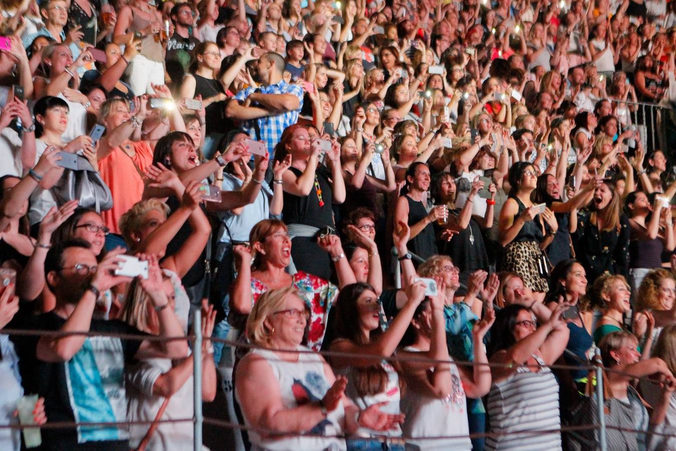 El mejor ambiente en el concierto de Ricky Martin en Granada