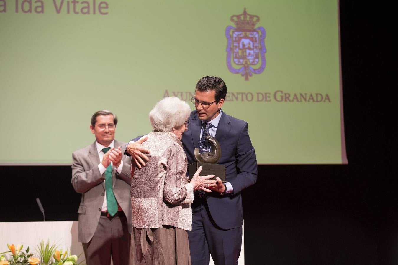 Ida Vitale recalca el poder hipnótico de Federico al recoger el Premio García Lorca