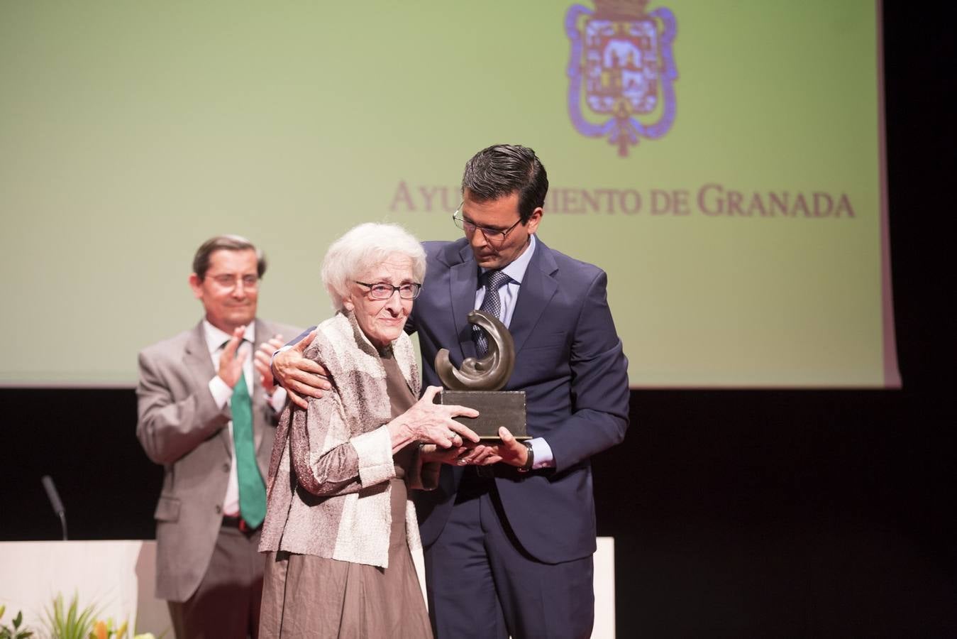 Ida Vitale recalca el poder hipnótico de Federico al recoger el Premio García Lorca