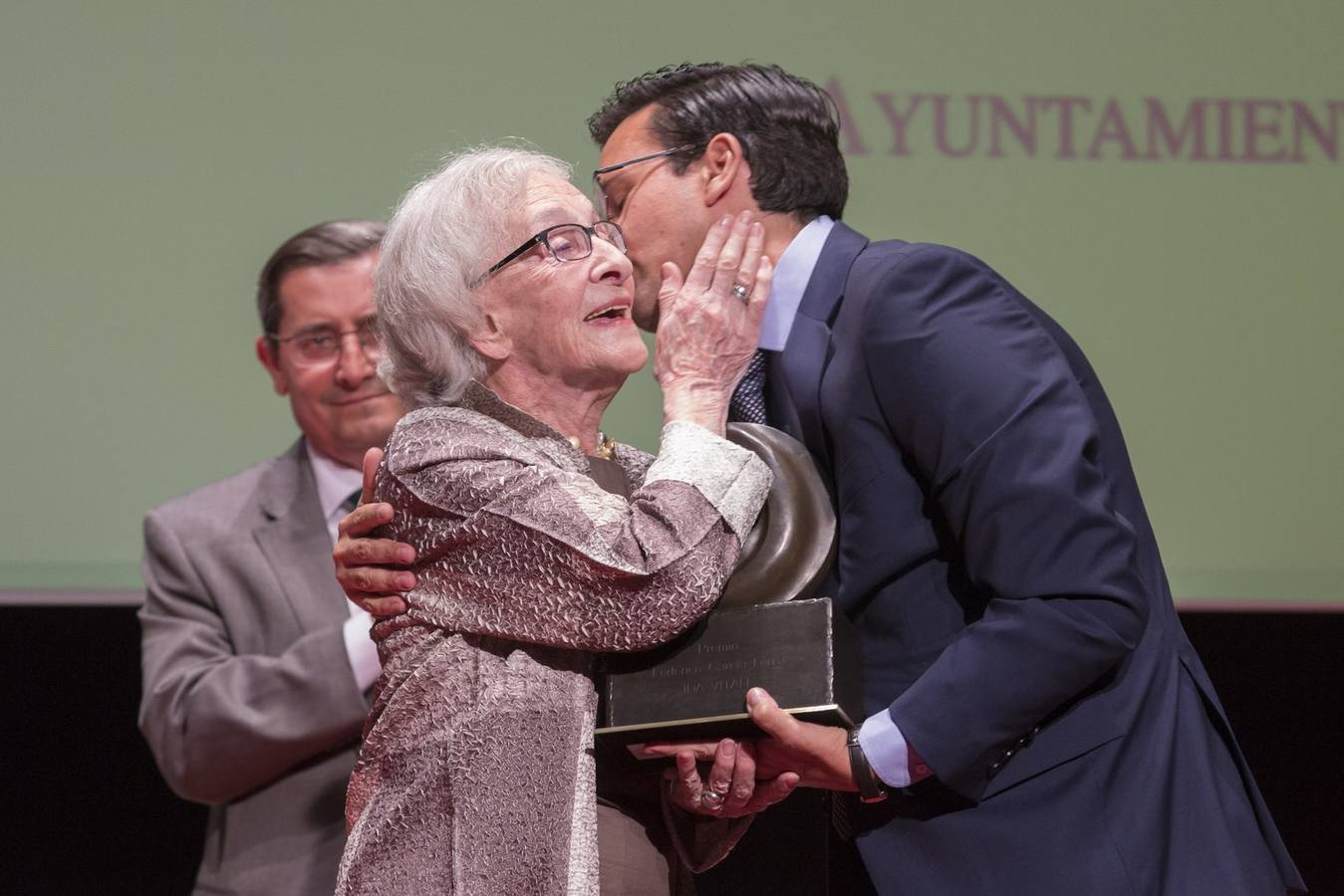 Ida Vitale recalca el poder hipnótico de Federico al recoger el Premio García Lorca
