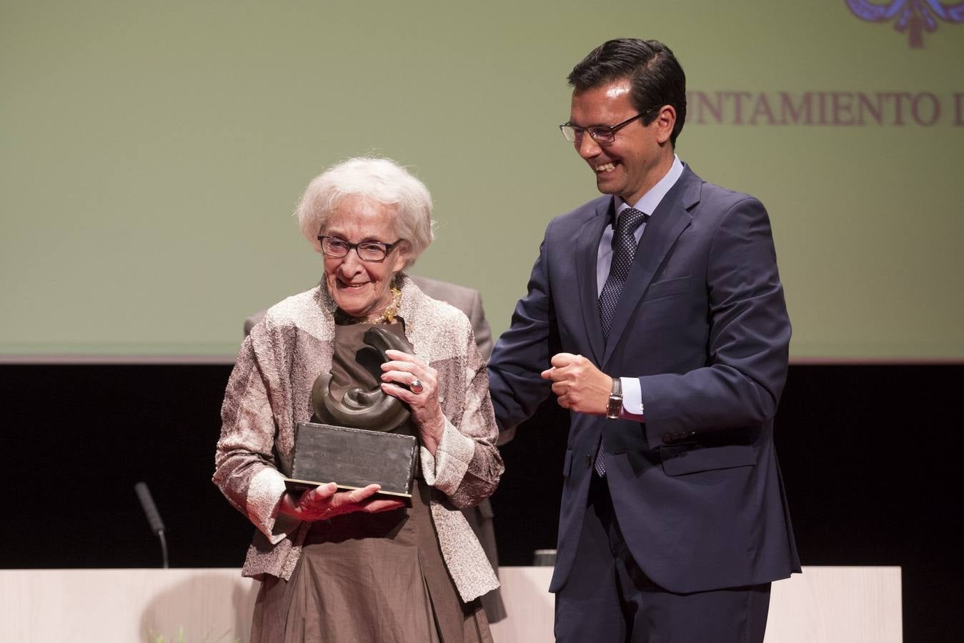 Ida Vitale recalca el poder hipnótico de Federico al recoger el Premio García Lorca