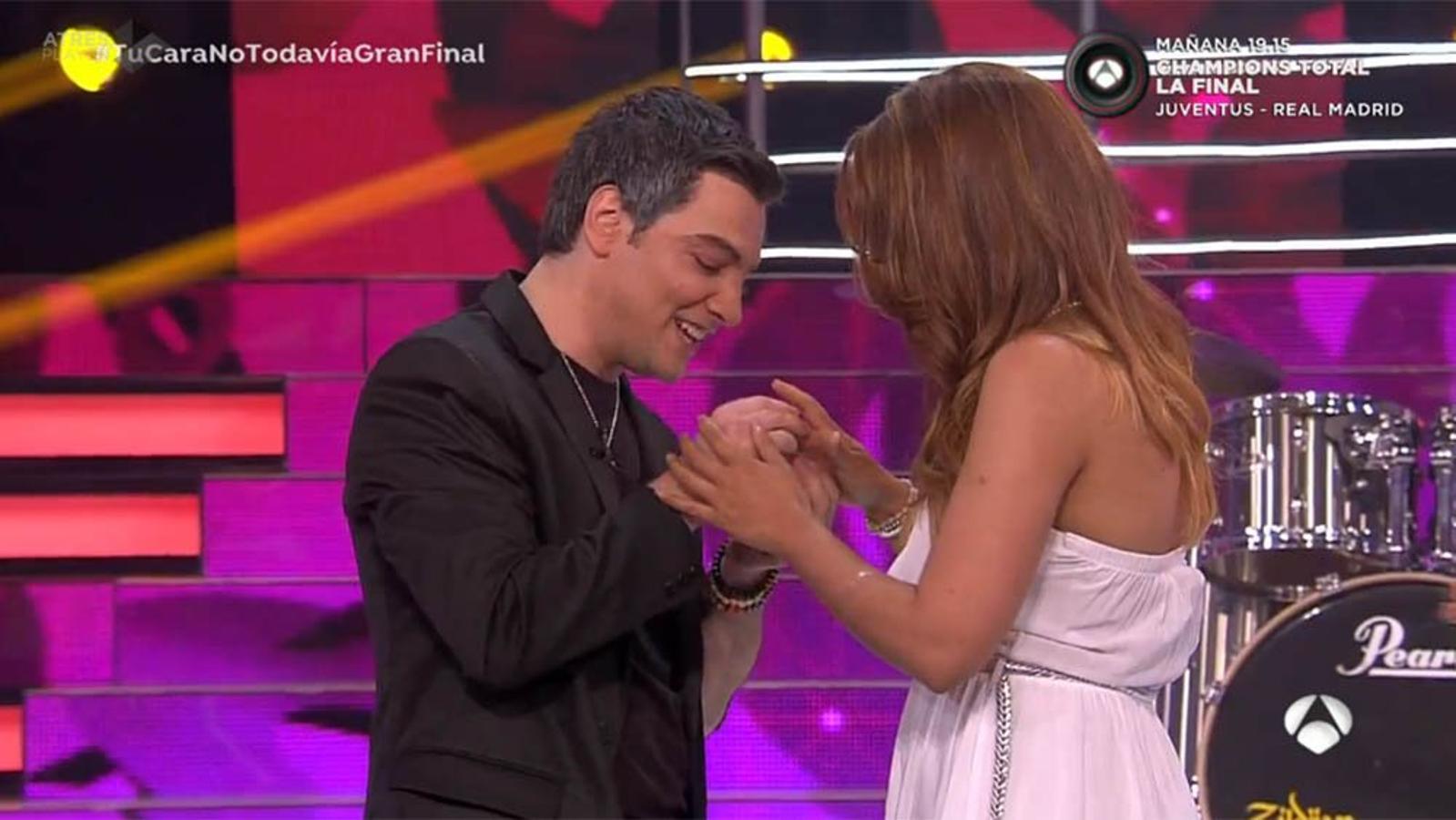 El momentazo en el que el granadino Fran Valenzuela pide matrimonio a su chica en &#039;Tu Cara No Me Suena Todavía&#039;