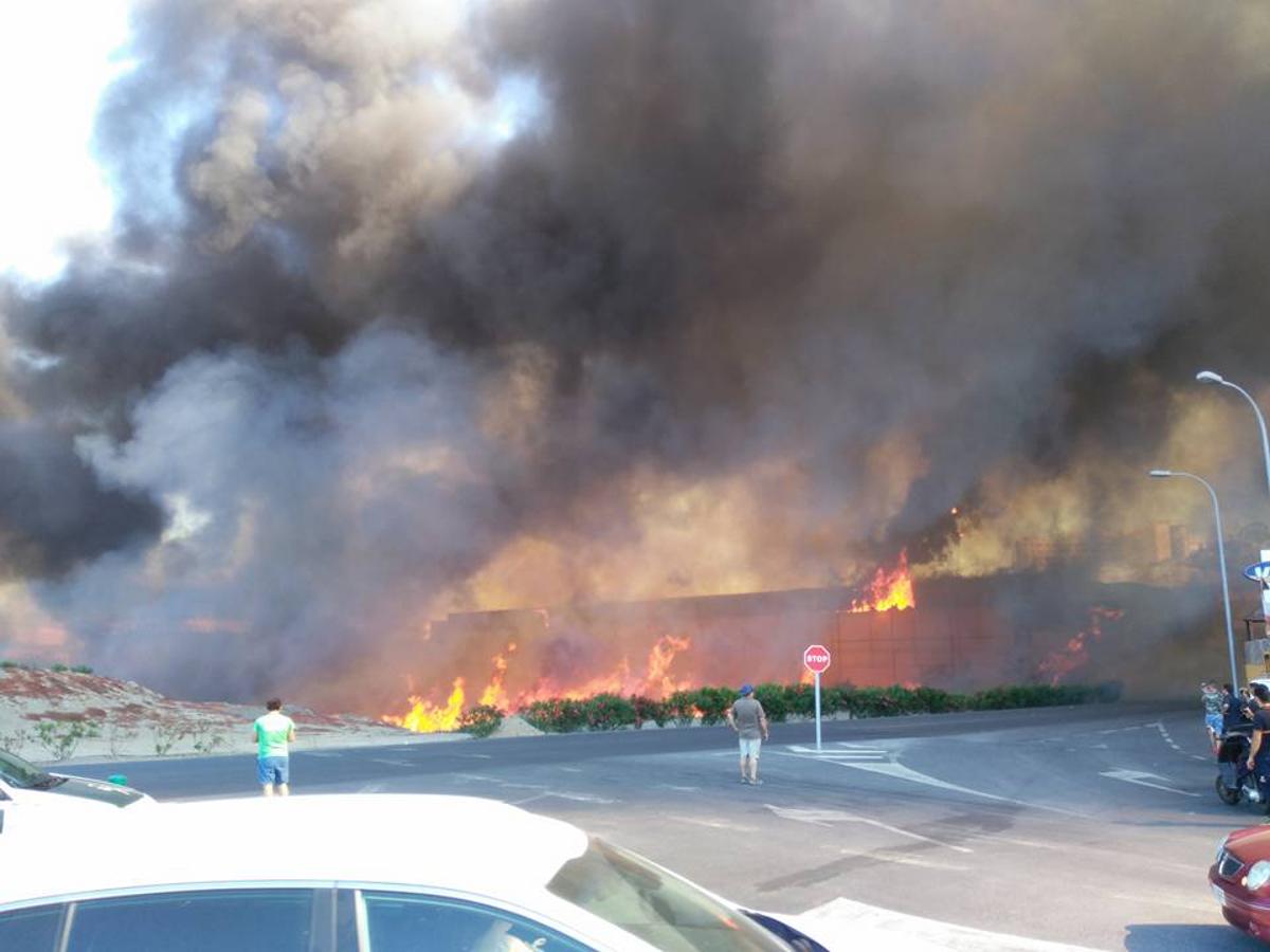 Se desata un incendio en Huércal de Almería