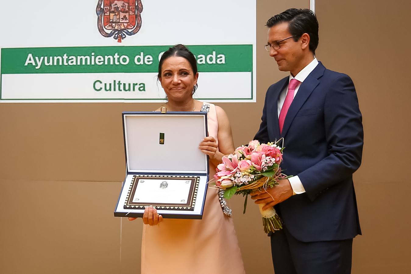 &quot;¡Granadinos! Fe y jolgorio, y a disfrutar la fiesta&quot;