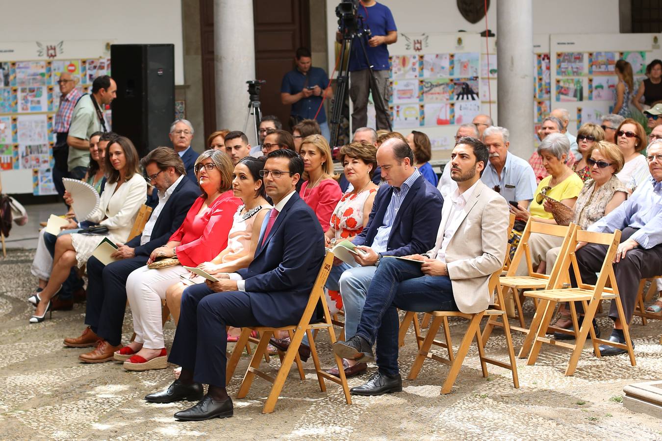 &quot;¡Granadinos! Fe y jolgorio, y a disfrutar la fiesta&quot;