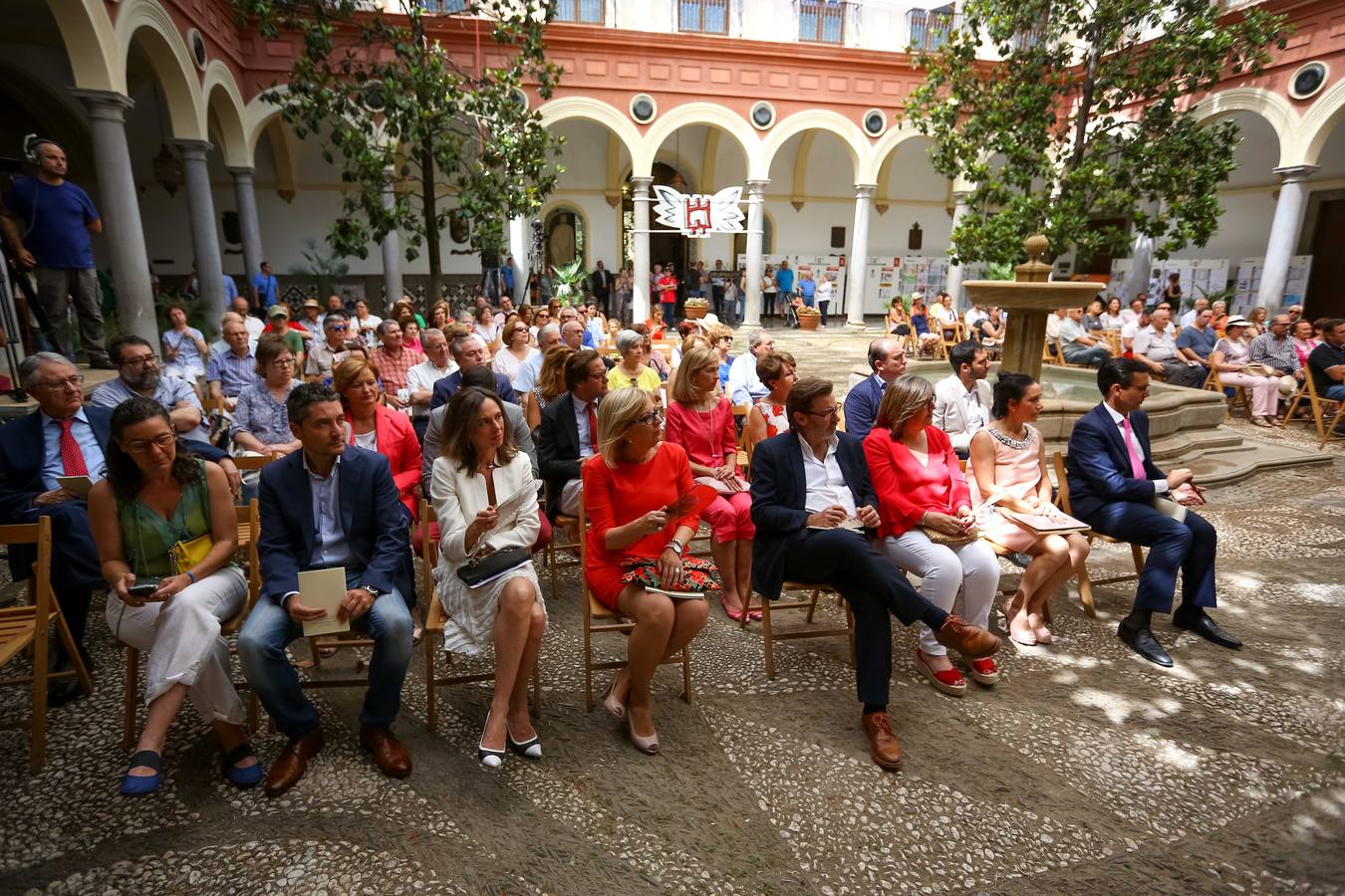 &quot;¡Granadinos! Fe y jolgorio, y a disfrutar la fiesta&quot;