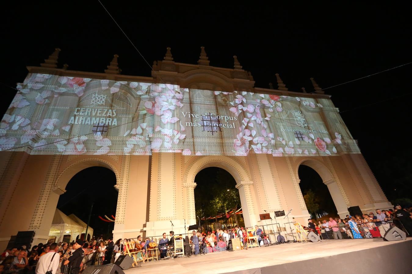 Brilla de noche más que el sol