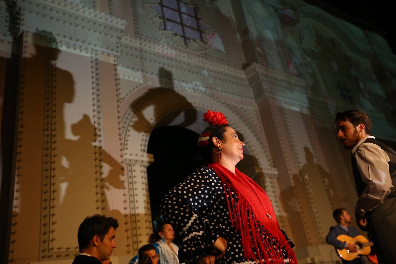 Brilla de noche más que el sol