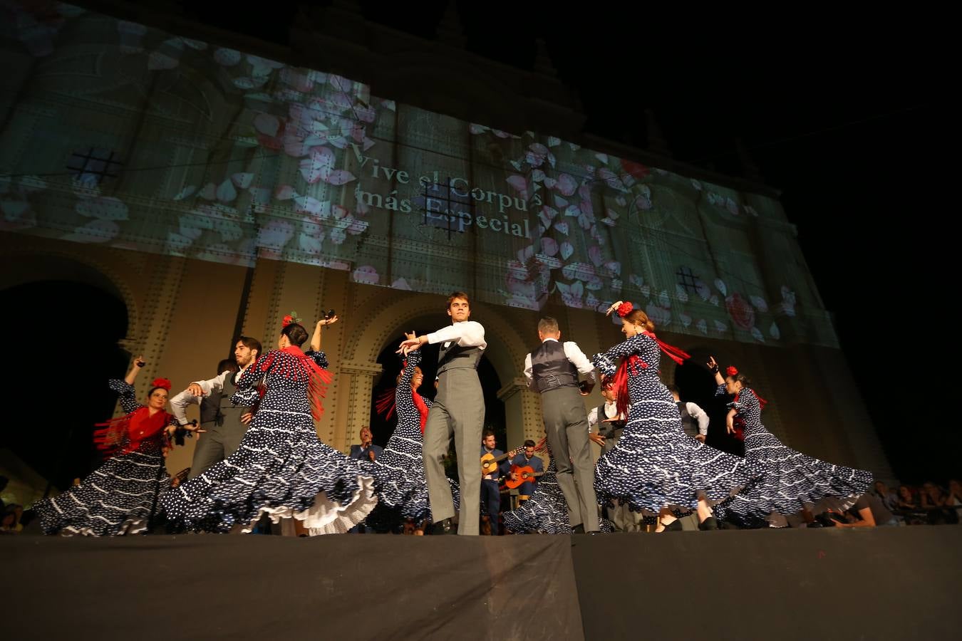 Brilla de noche más que el sol