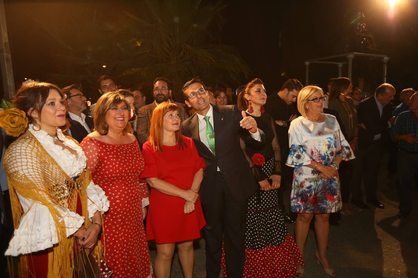 Brilla de noche más que el sol