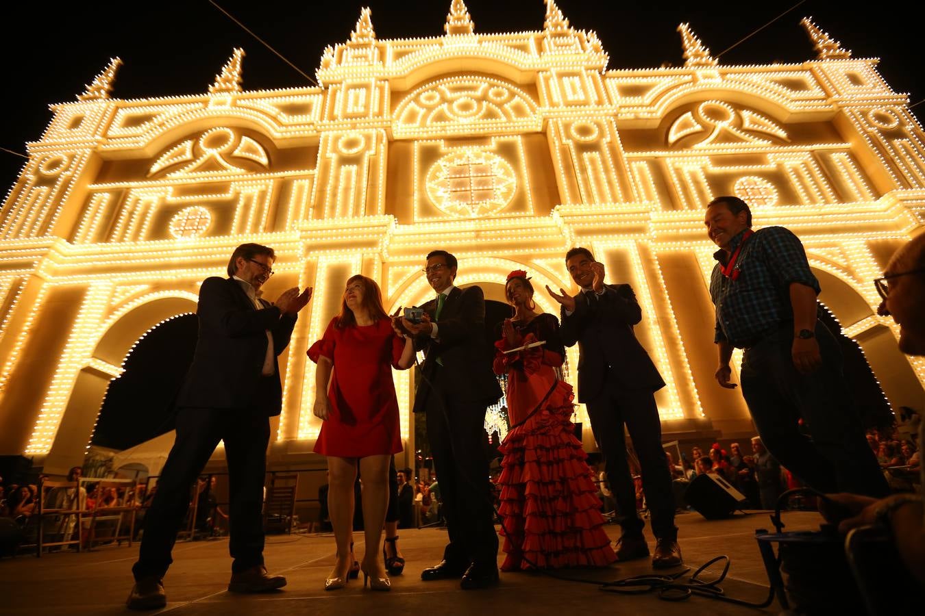 Brilla de noche más que el sol