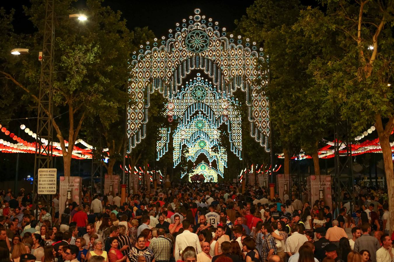Primera noche de feria en Almanjáyar