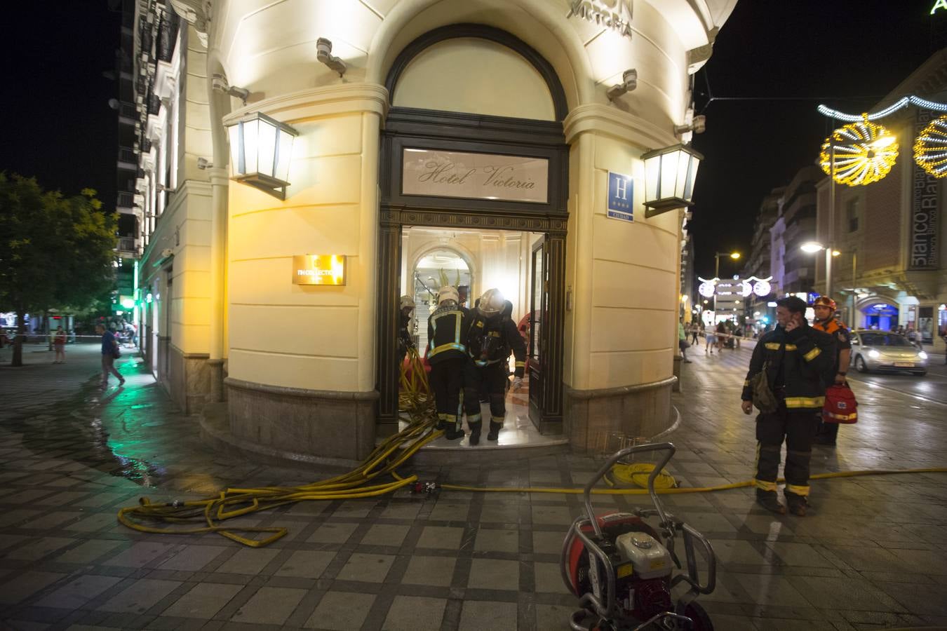 Un incendio en el Hotel Victoria crea expectación Puerta Real