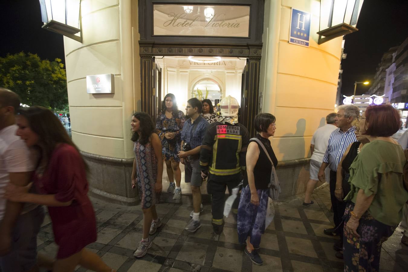 Un incendio en el Hotel Victoria crea expectación Puerta Real