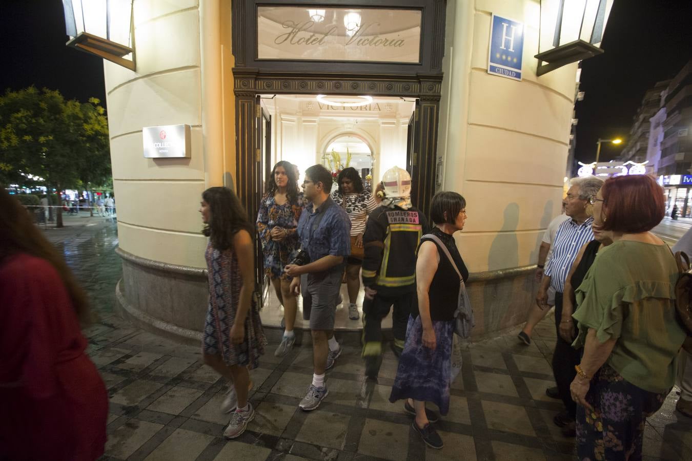 Un incendio en el Hotel Victoria crea expectación Puerta Real