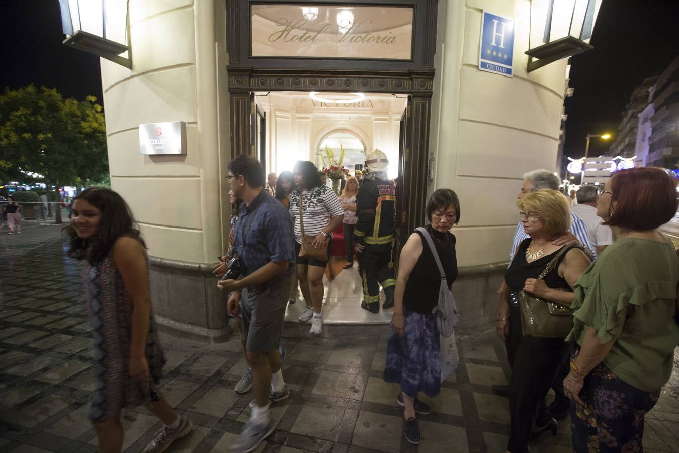 Un incendio en el Hotel Victoria crea expectación Puerta Real