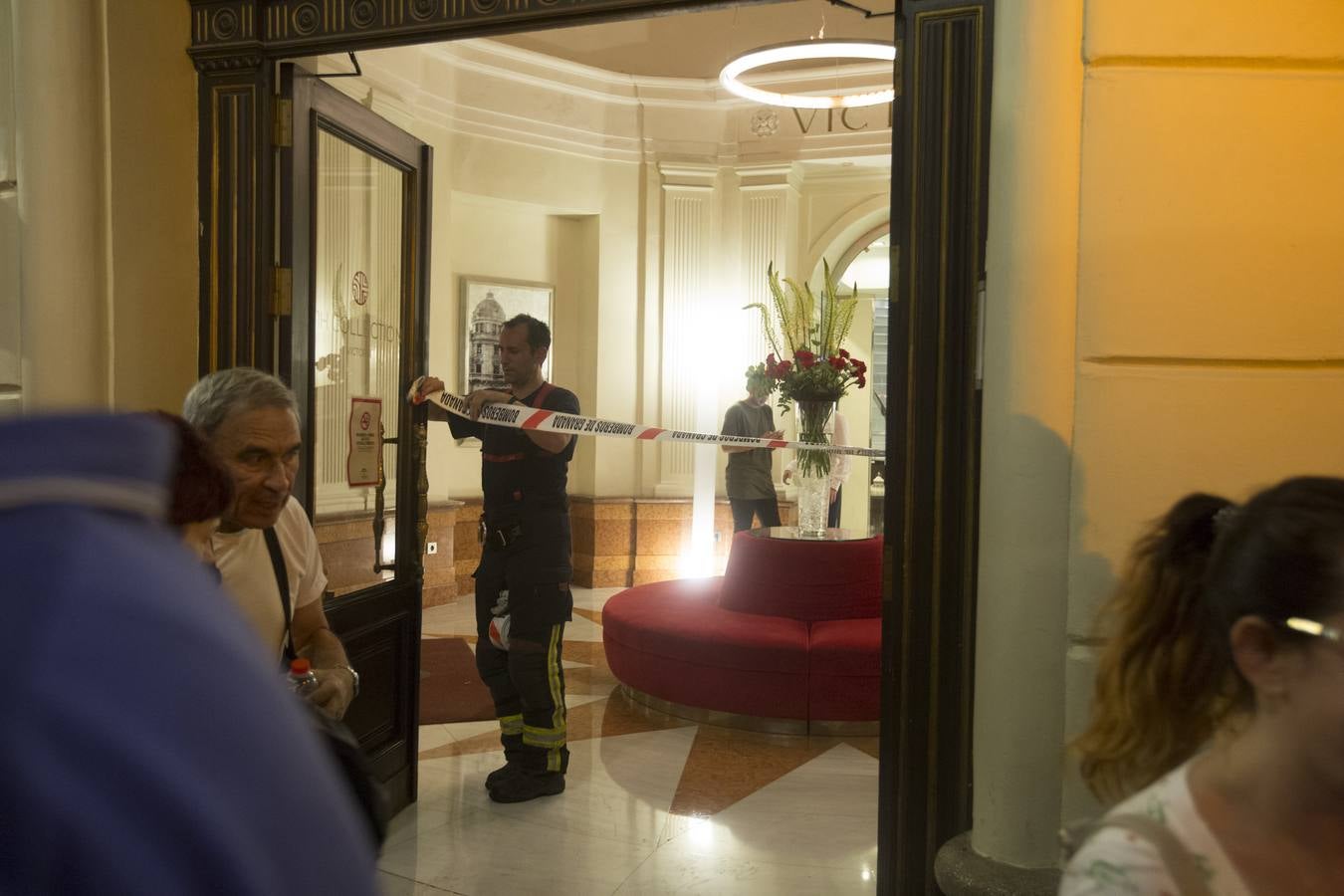 Un incendio en el Hotel Victoria crea expectación Puerta Real