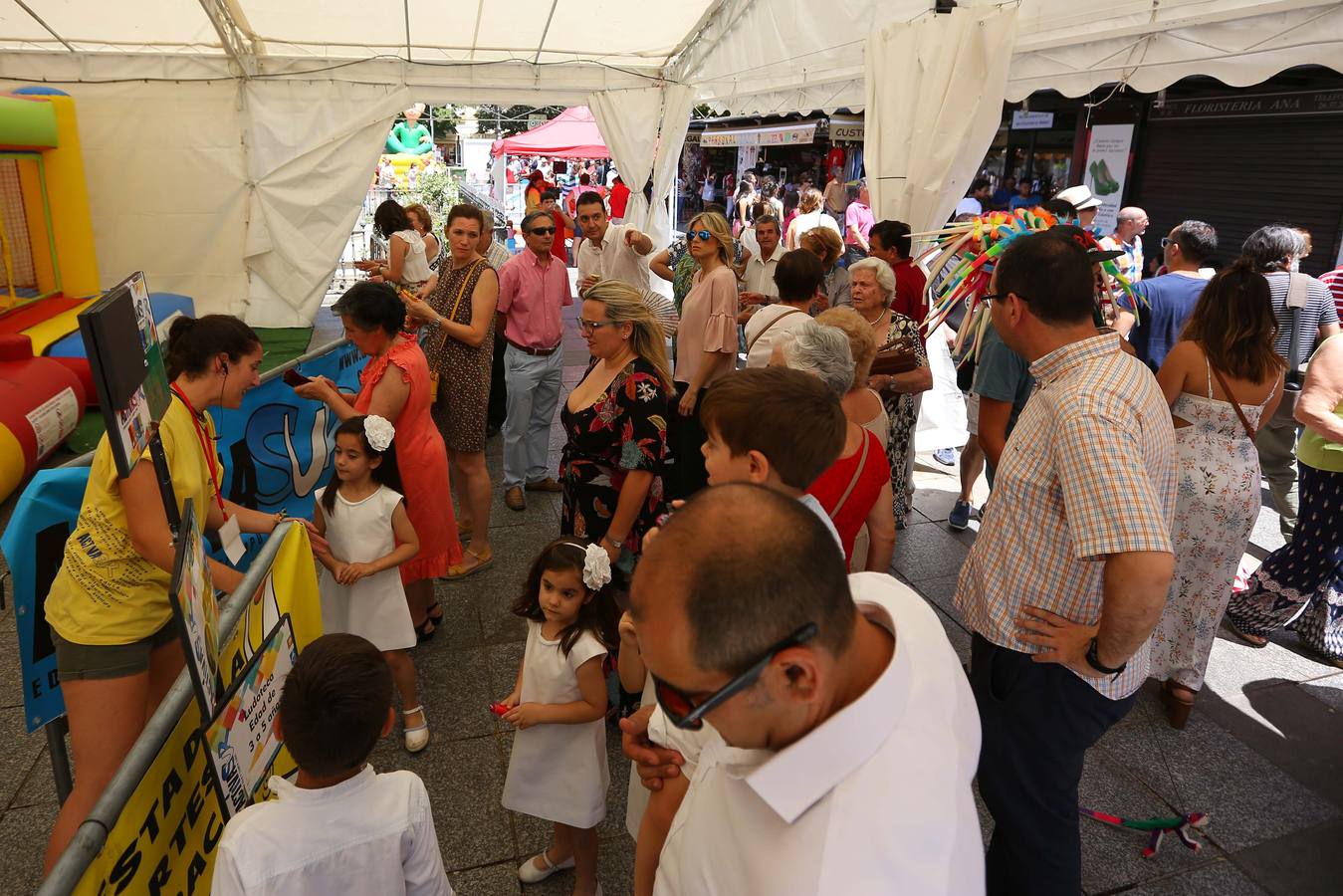 Ambiente en el centro de Granada durante el jueves de Corpus