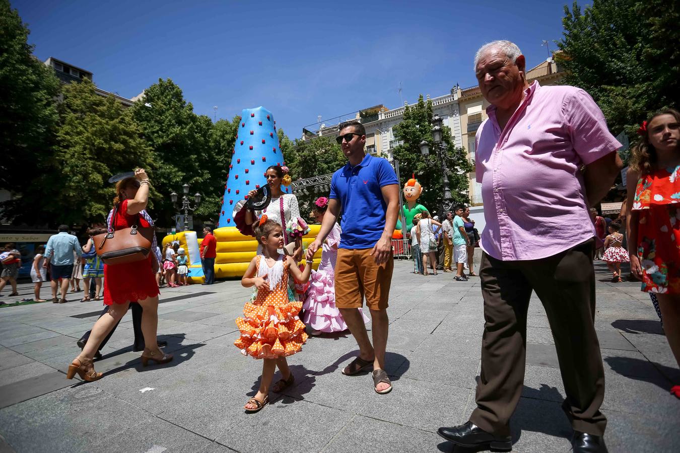 Ambiente en el centro de Granada durante el jueves de Corpus