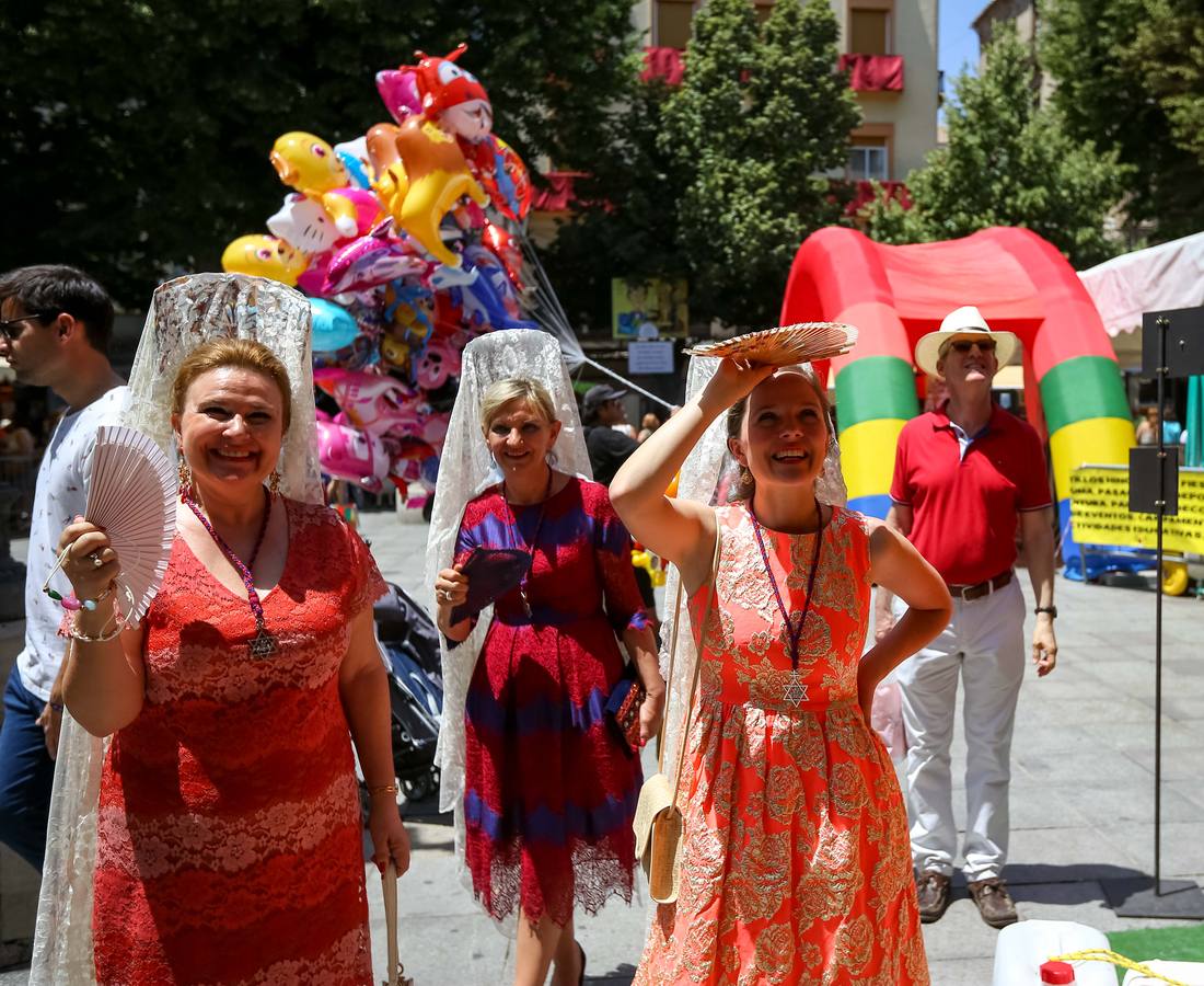 Ambiente en el centro de Granada durante el jueves de Corpus