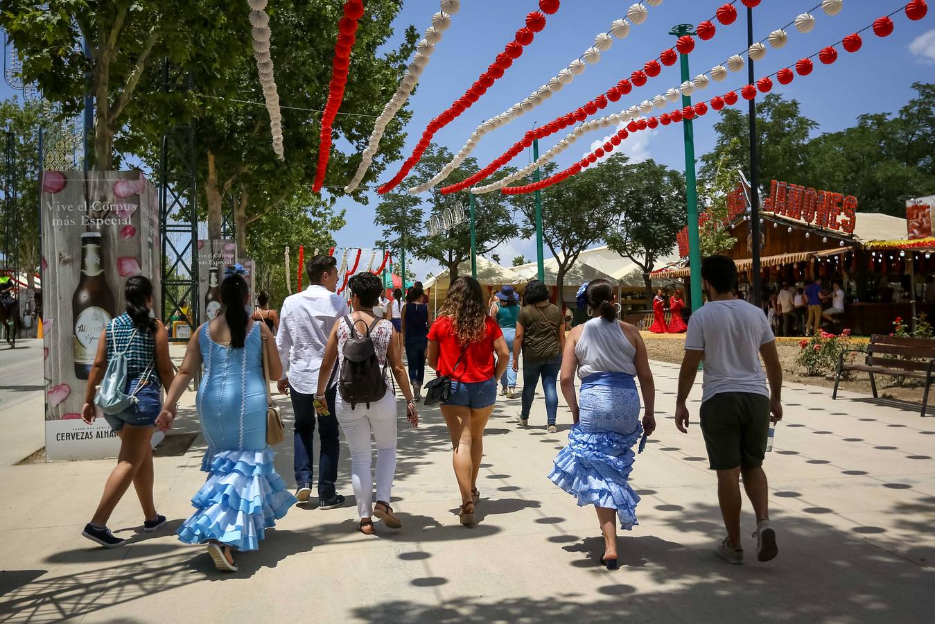 Ambiente en el ferial de Almanjáyar
