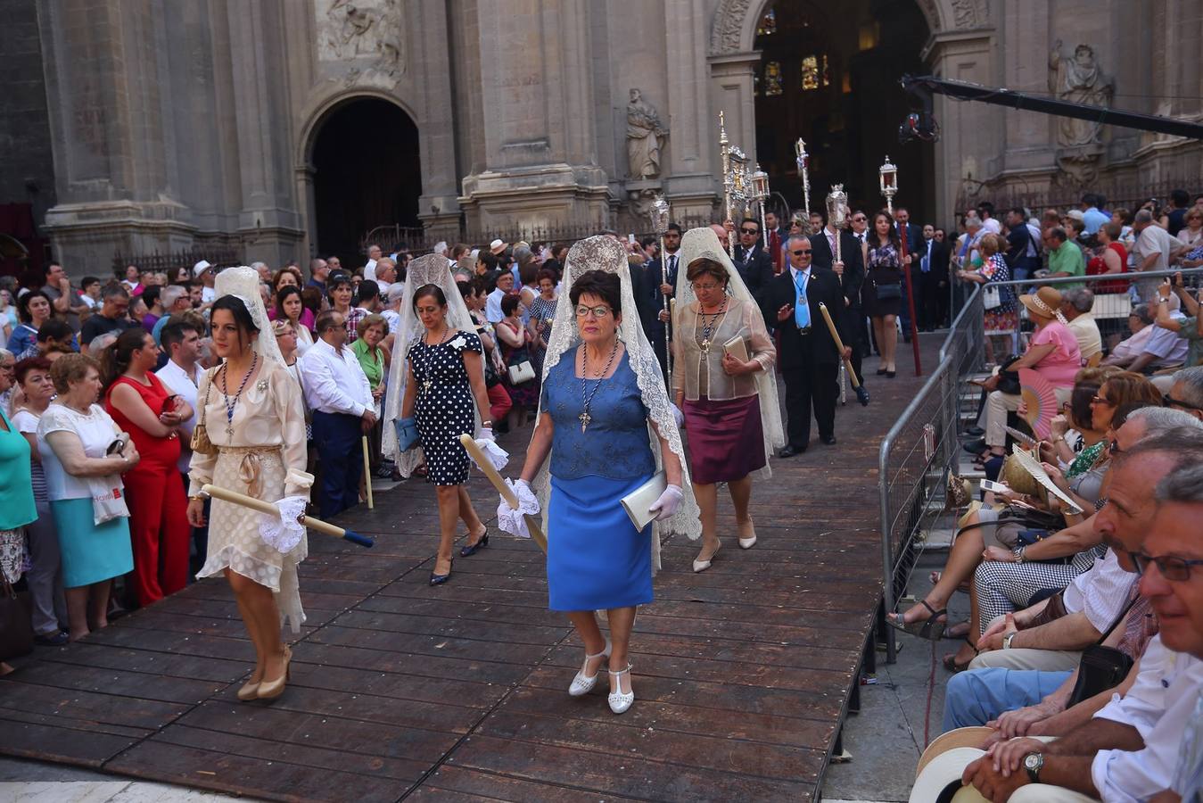 La procesión marca el día grande del Corpus (I)