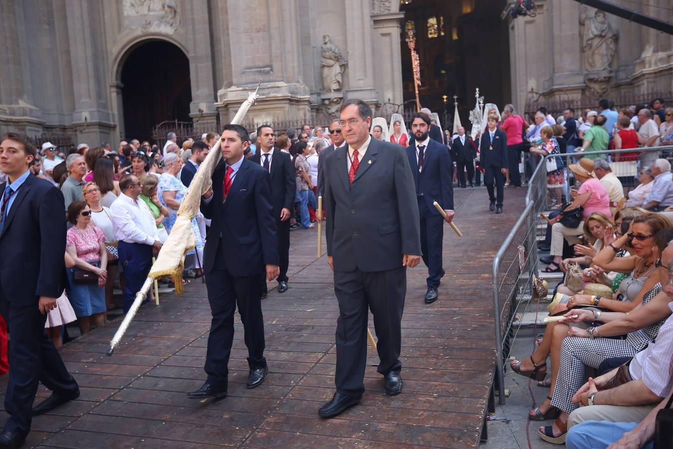 La procesión marca el día grande del Corpus (I)