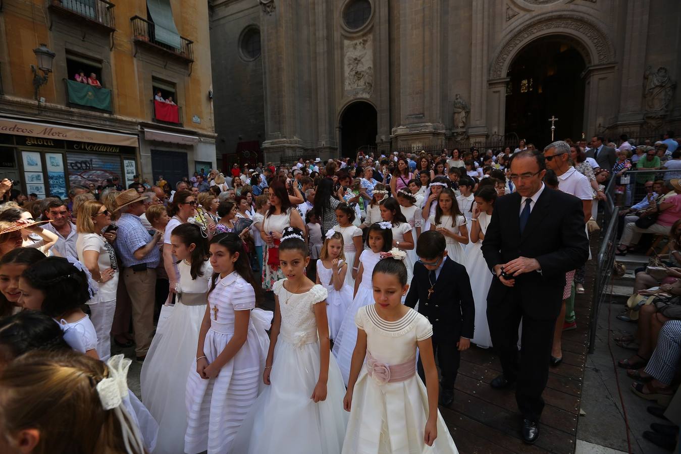 La procesión marca el día grande del Corpus (I)