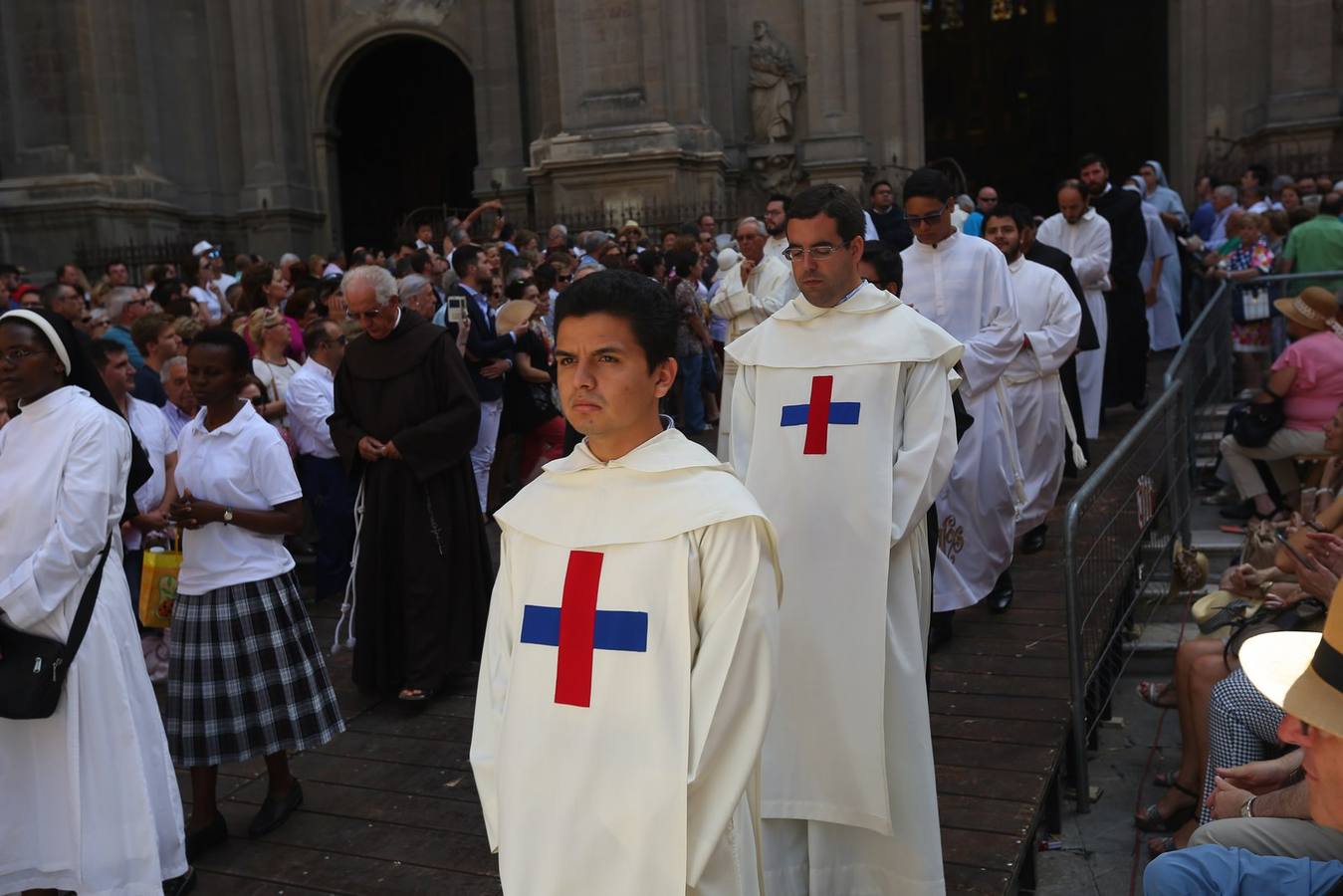 La procesión marca el día grande del Corpus (I)