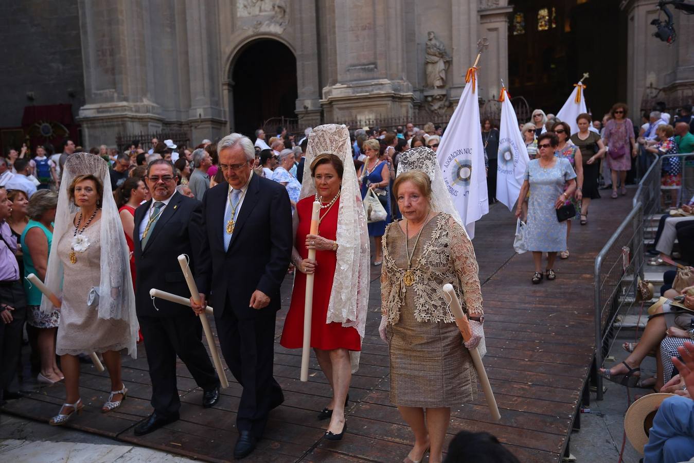 La procesión marca el día grande del Corpus (I)