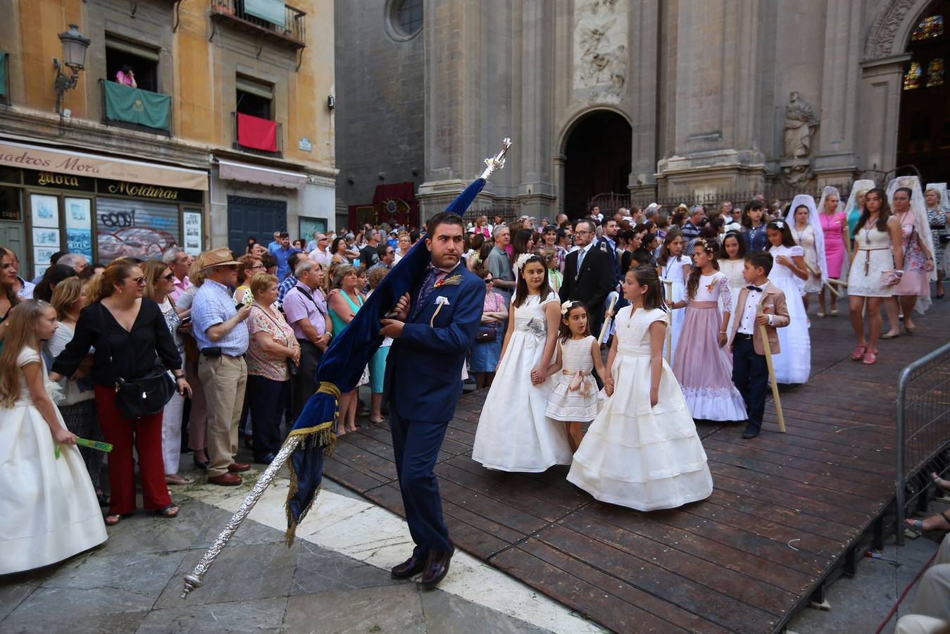 La procesión marca el día grande del Corpus (II)