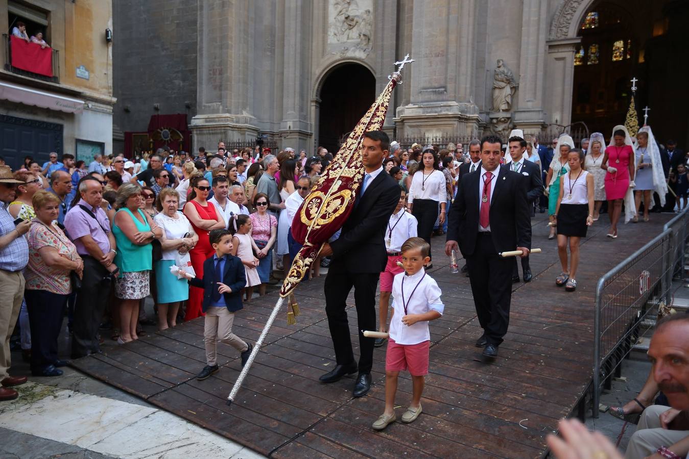 La procesión marca el día grande del Corpus (II)