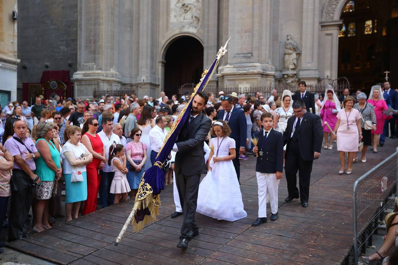 La procesión marca el día grande del Corpus (II)