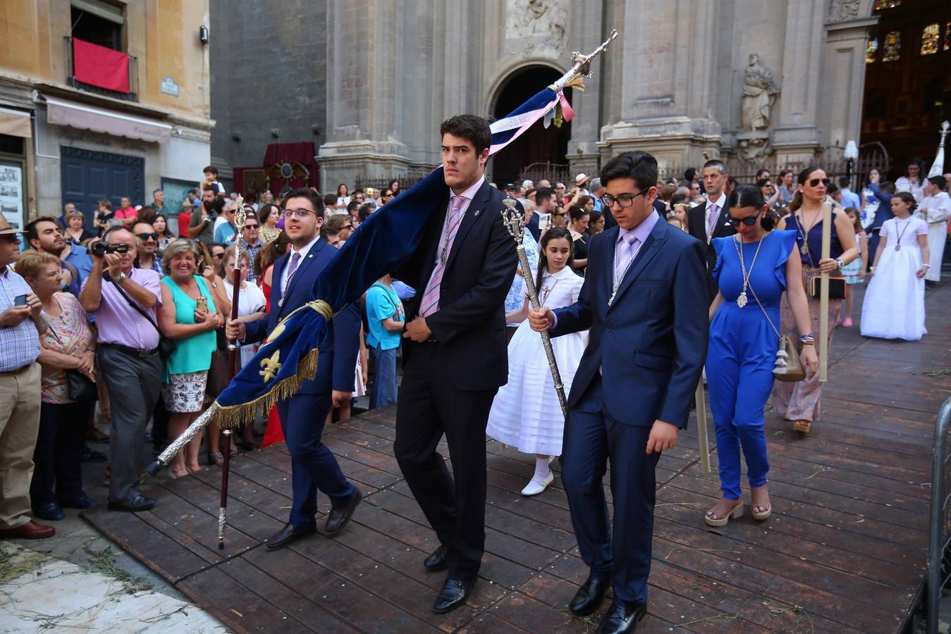 La procesión marca el día grande del Corpus (II)