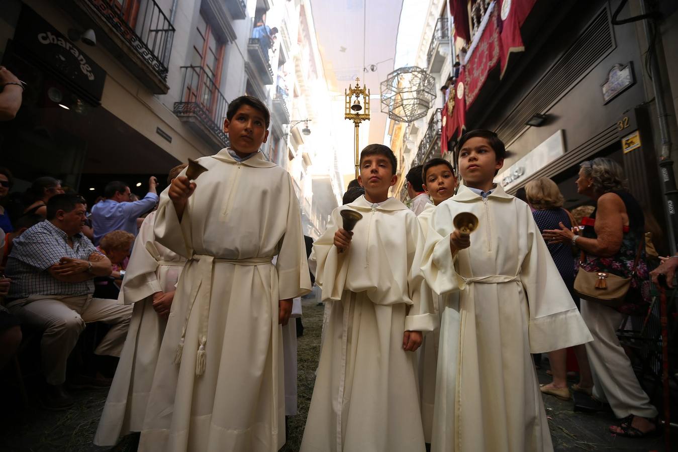 La procesión marca el día grande del Corpus (III)