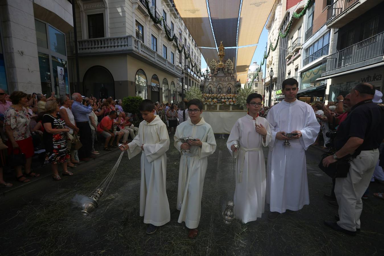 La procesión marca el día grande del Corpus (III)