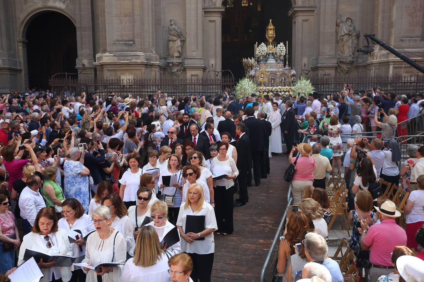 La procesión marca el día grande del Corpus (III)