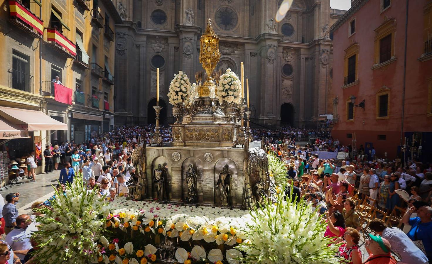 La procesión marca el día grande del Corpus (III)