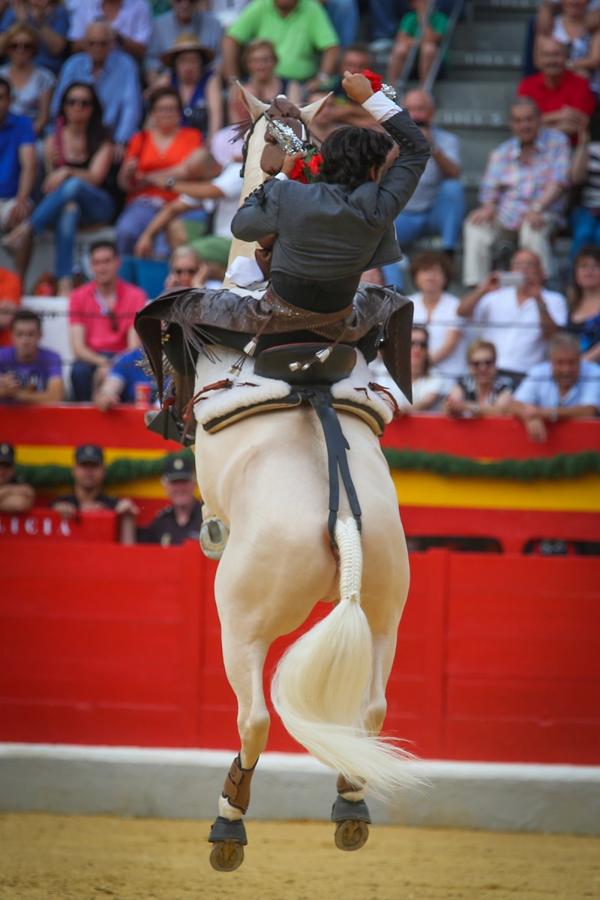 A pie por la Puerta Granda