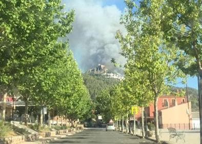 Imagen secundaria 1 - Desalojan a 20 personas por el incendio en Segura de la Sierra