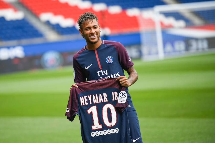 El futbolista brasileño ha causado gran expectación en su llegada a París para formar parte de la plantilla del PSG.