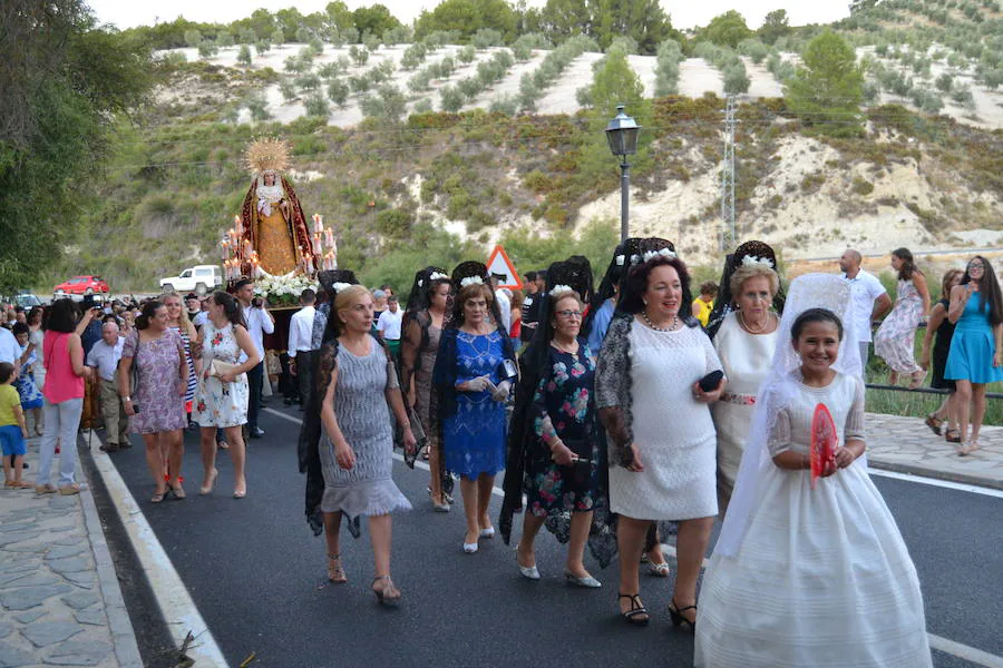 Al solemne acto celebrado el miércoles asistieron una decena de Hermandades, párrocos y representantes políticos de la Comarca de Alhama y numeroso público. Además del bastón de mando impuesto por la alcaldesa de Arenas, Francisca García, la Guardia Civil y Protección Civil le impusieron las medallas al mérito civil, con la colaboración de la vestidora de la Virgen, Nuni Torres.