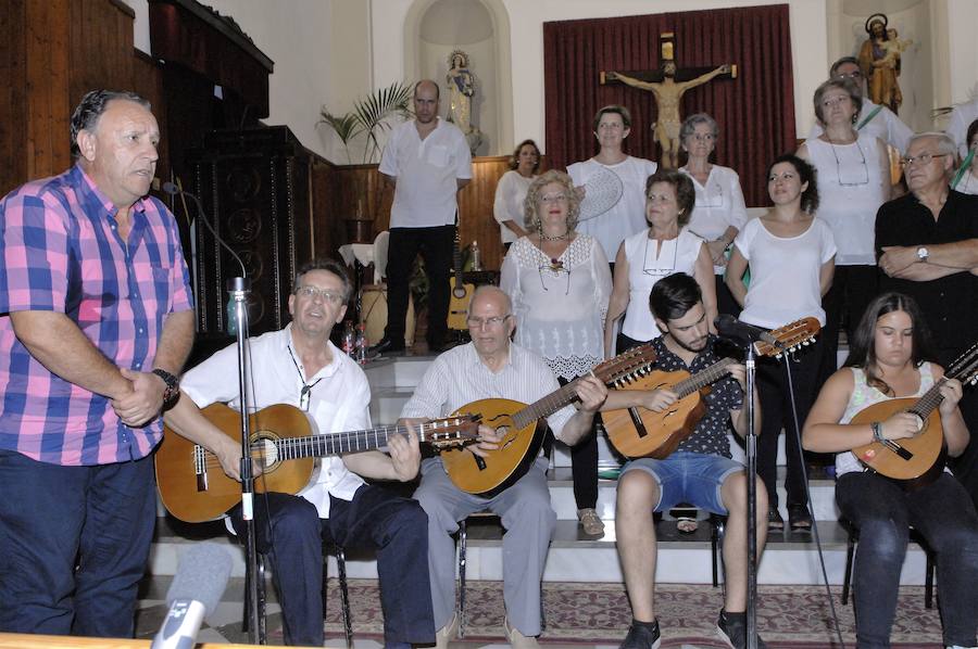 El tenor participó en el reconocimiento que le brindó la coral polifónica de Cádiar al artista de cuerda Domingo Reinoso 'El Molinero'