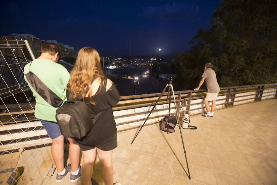 El segundo eclipse lunar de este año se ha podido ver en la provincia nazarí desde las 21.10 horas
