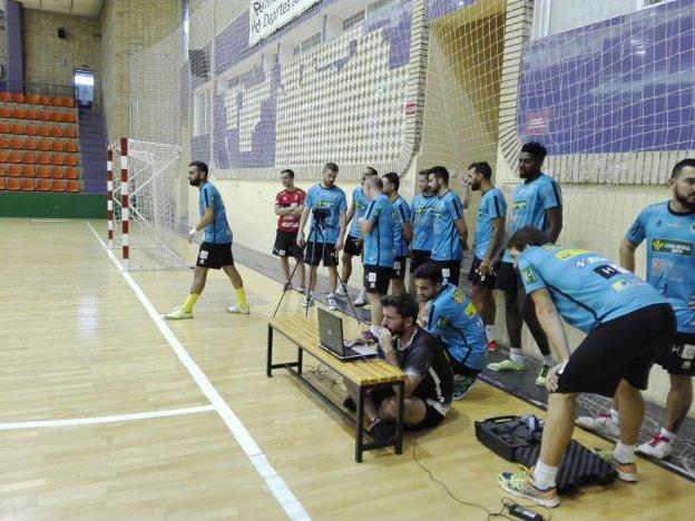 Los jugadores se preparan para los test de velocidad punta. 