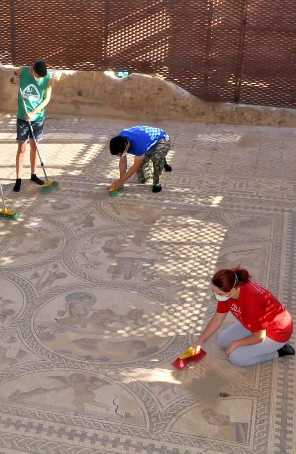 Voluntarios y trabajadores se unen en verano para poder seguir descubriendo uno de los yacimientos más importantes de Andalucía